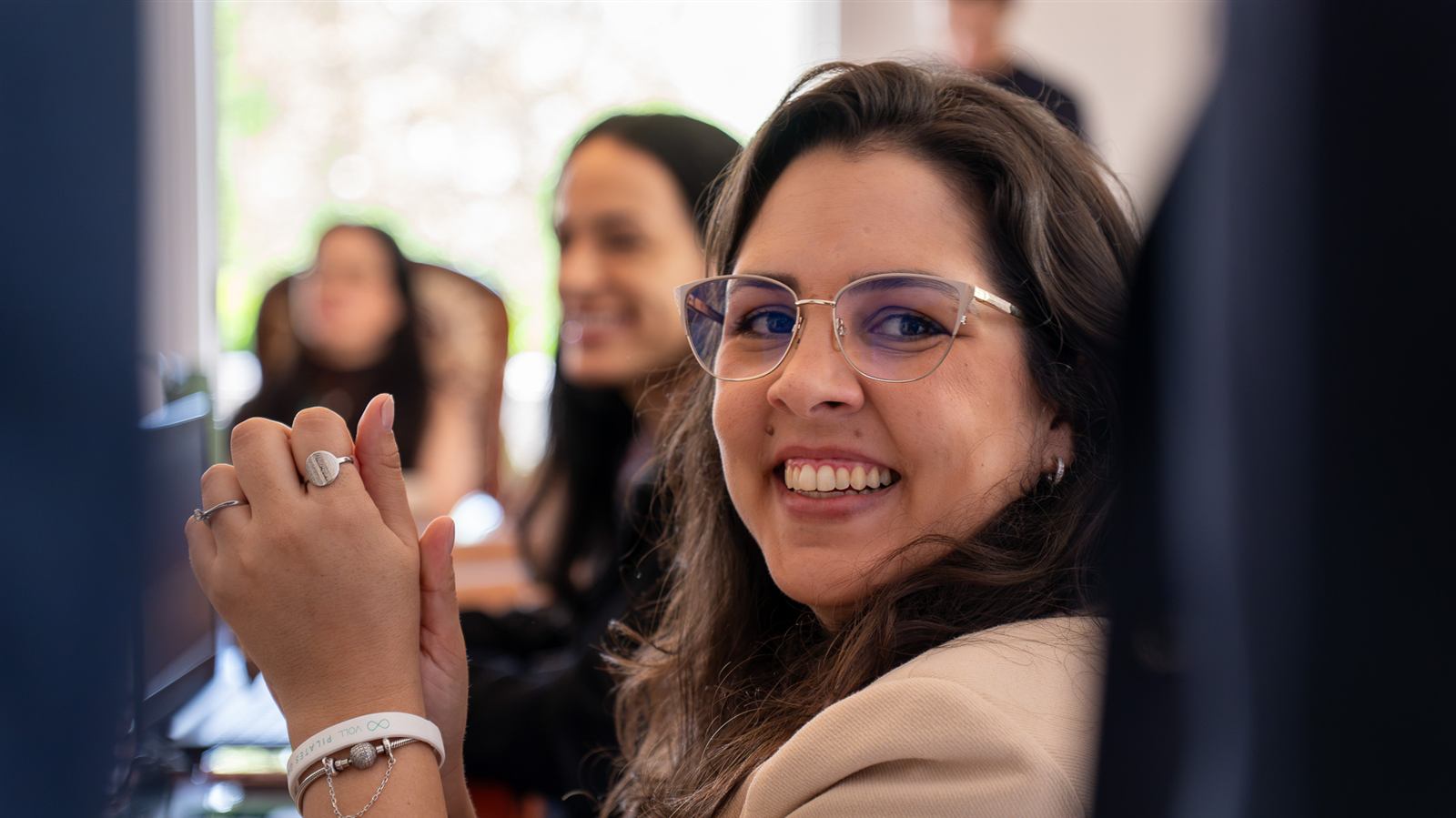 Participante sorrindo durante a Imersão